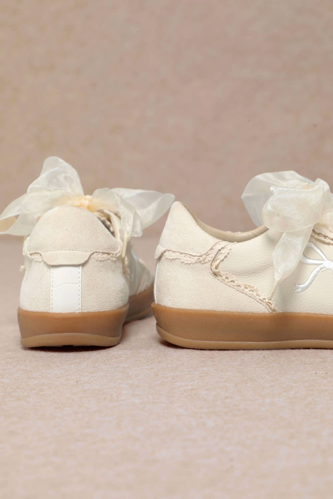 Julie Ribbon Embroidery Lace Edge Sneakers