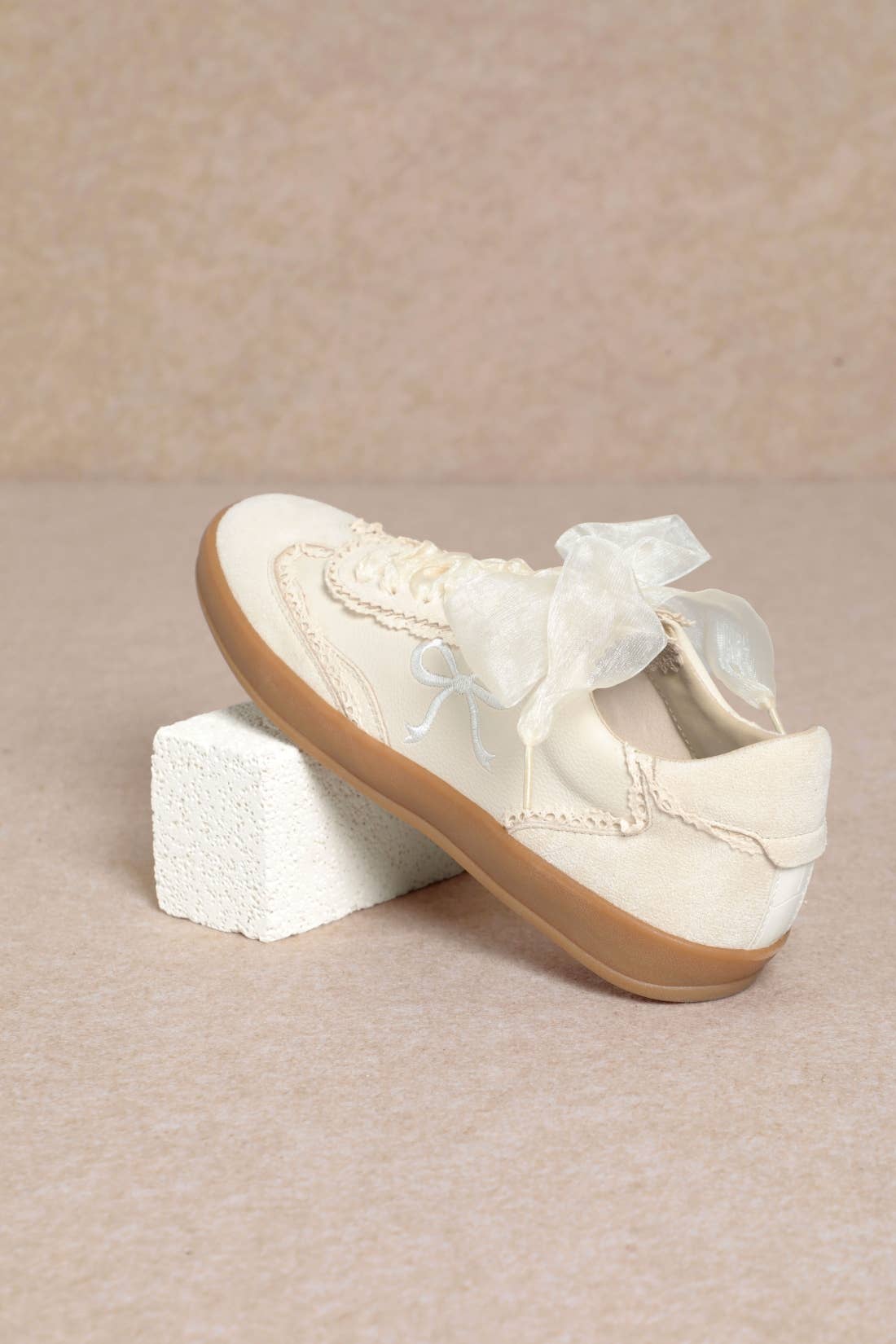Julie Ribbon Embroidery Lace Edge Sneakers