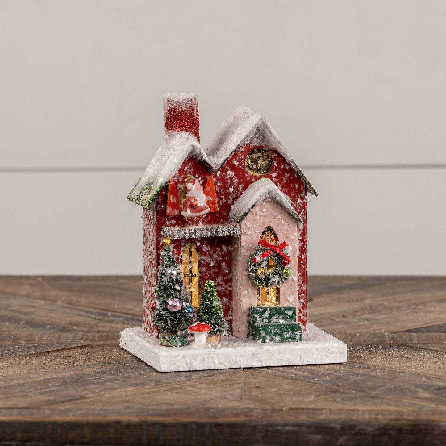 7.5" Red House w/Santa