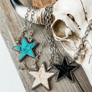 Punchy Star Pendant Necklace