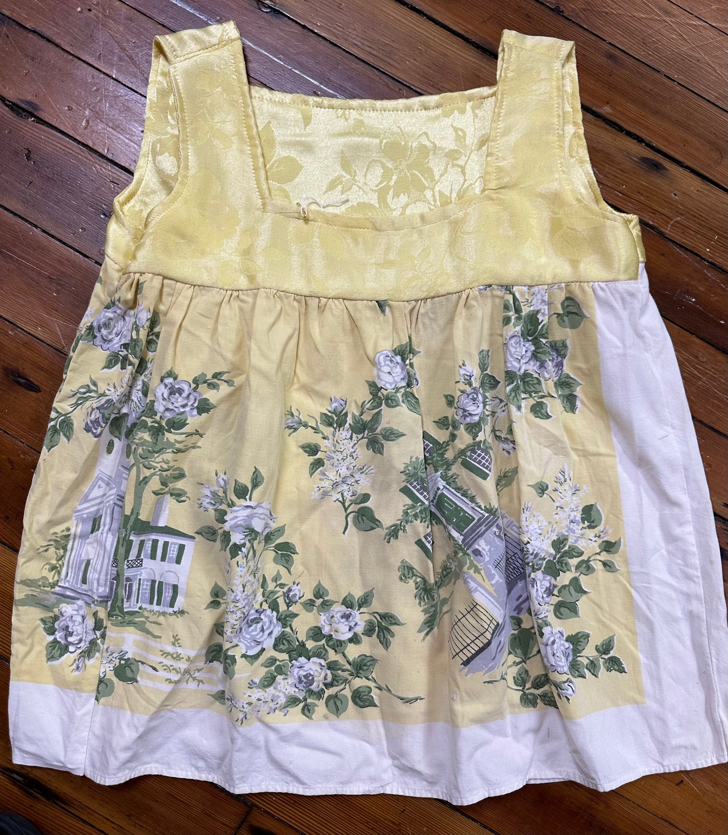 Sleeveless Yellow Country Tablecloth Top
