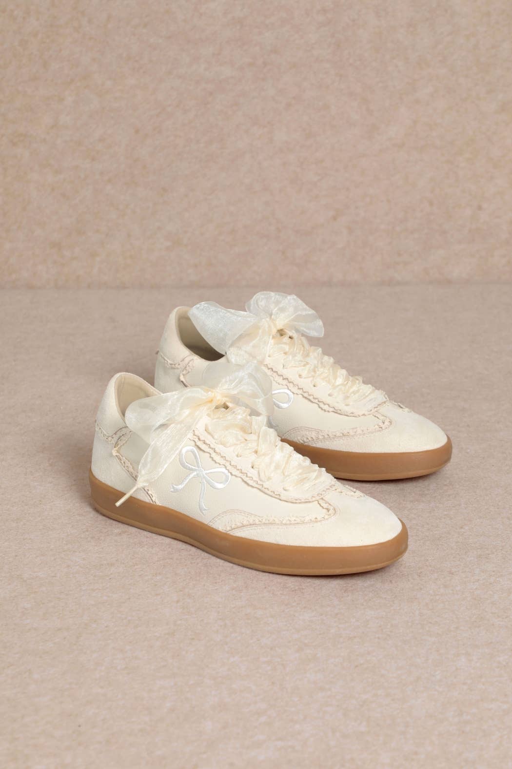 Julie Ribbon Embroidery Lace Edge Sneakers
