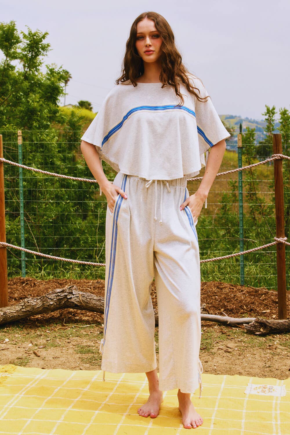 Side-Stripe Detail Tie Bottom Sweatpants