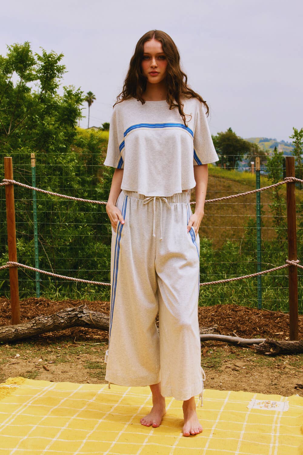 Side-Stripe Detail Tie Bottom Sweatpants