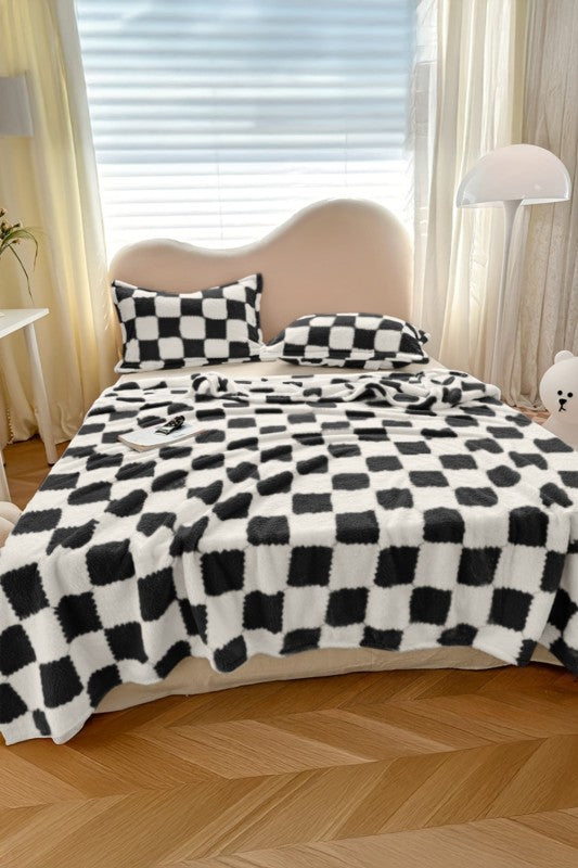 Checkered Soft Plush Large Blanket