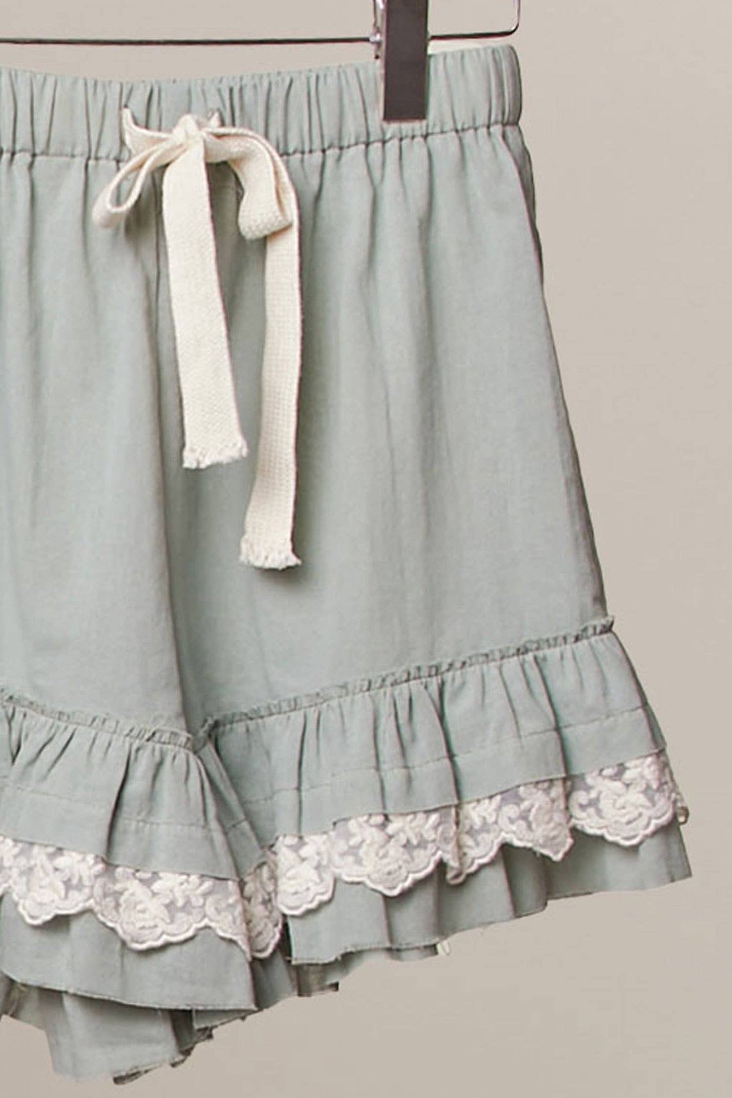 Lace Trimming Ruffle Shorts