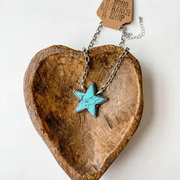 Punchy Star Pendant Necklace