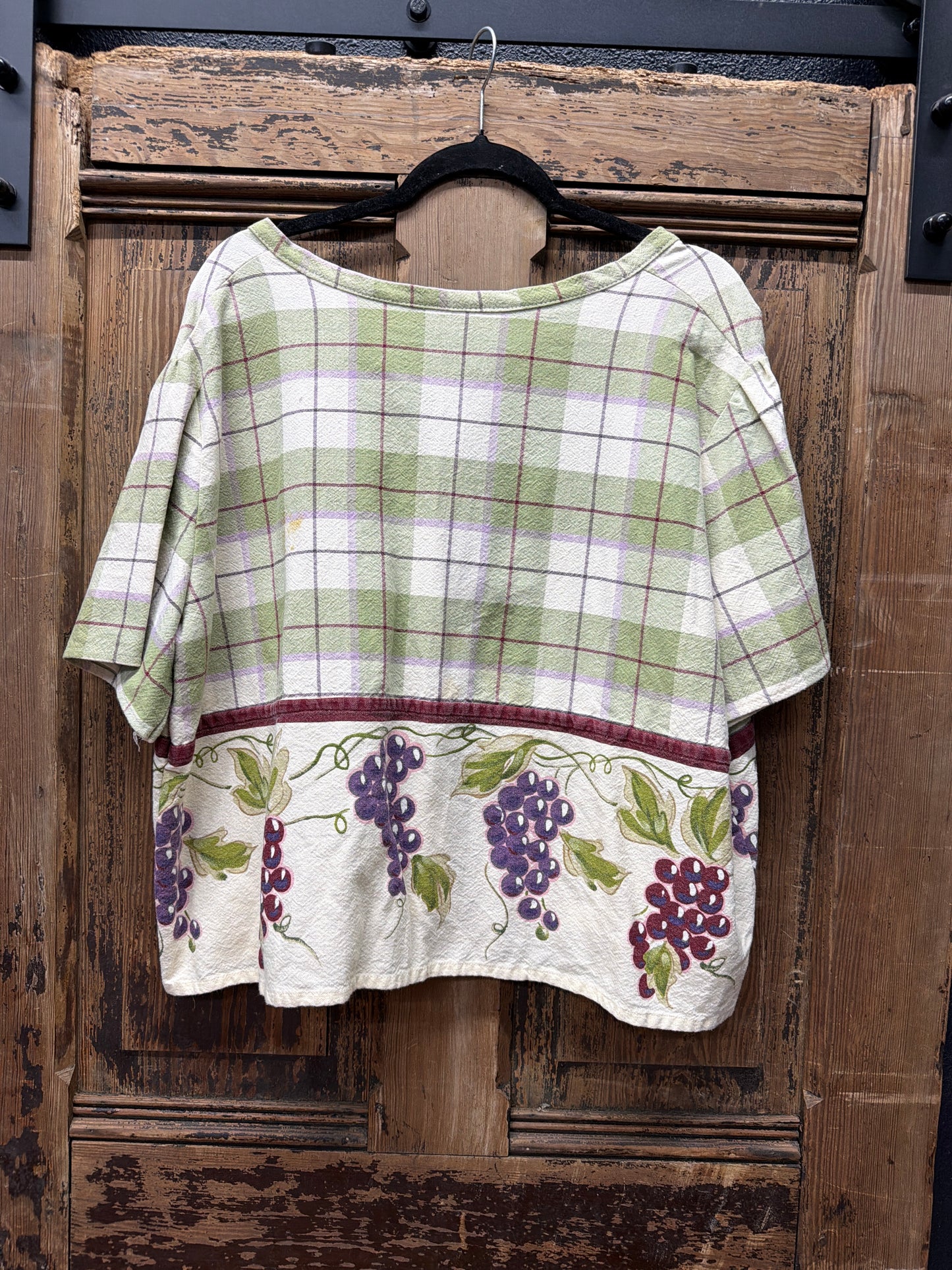 Front Tie Grapes Tablecloth Top