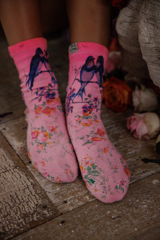 Magnolia Pearl Two Birds MP Socks - Valentine Pink