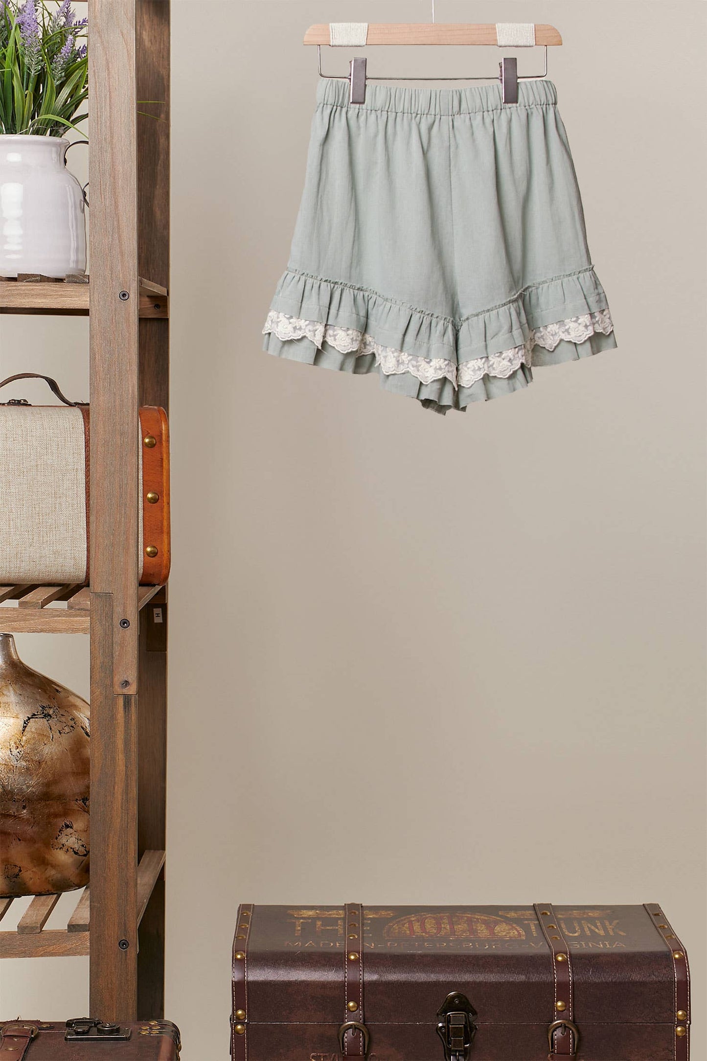 Lace Trimming Ruffle Shorts