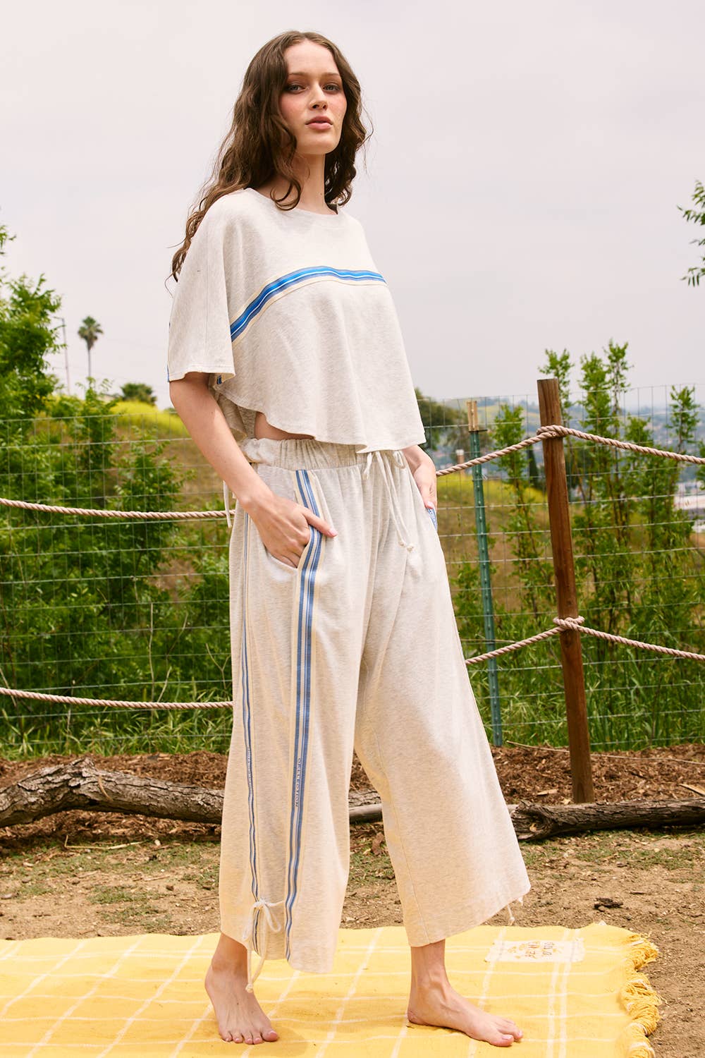 Side-Stripe Detail Tie Bottom Sweatpants