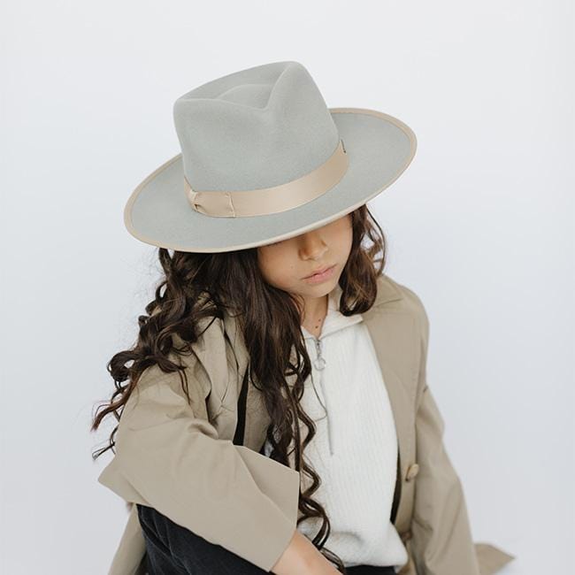 GIGI PIP''s Monroe Kids Rancher - Light Grey/Tan Trim