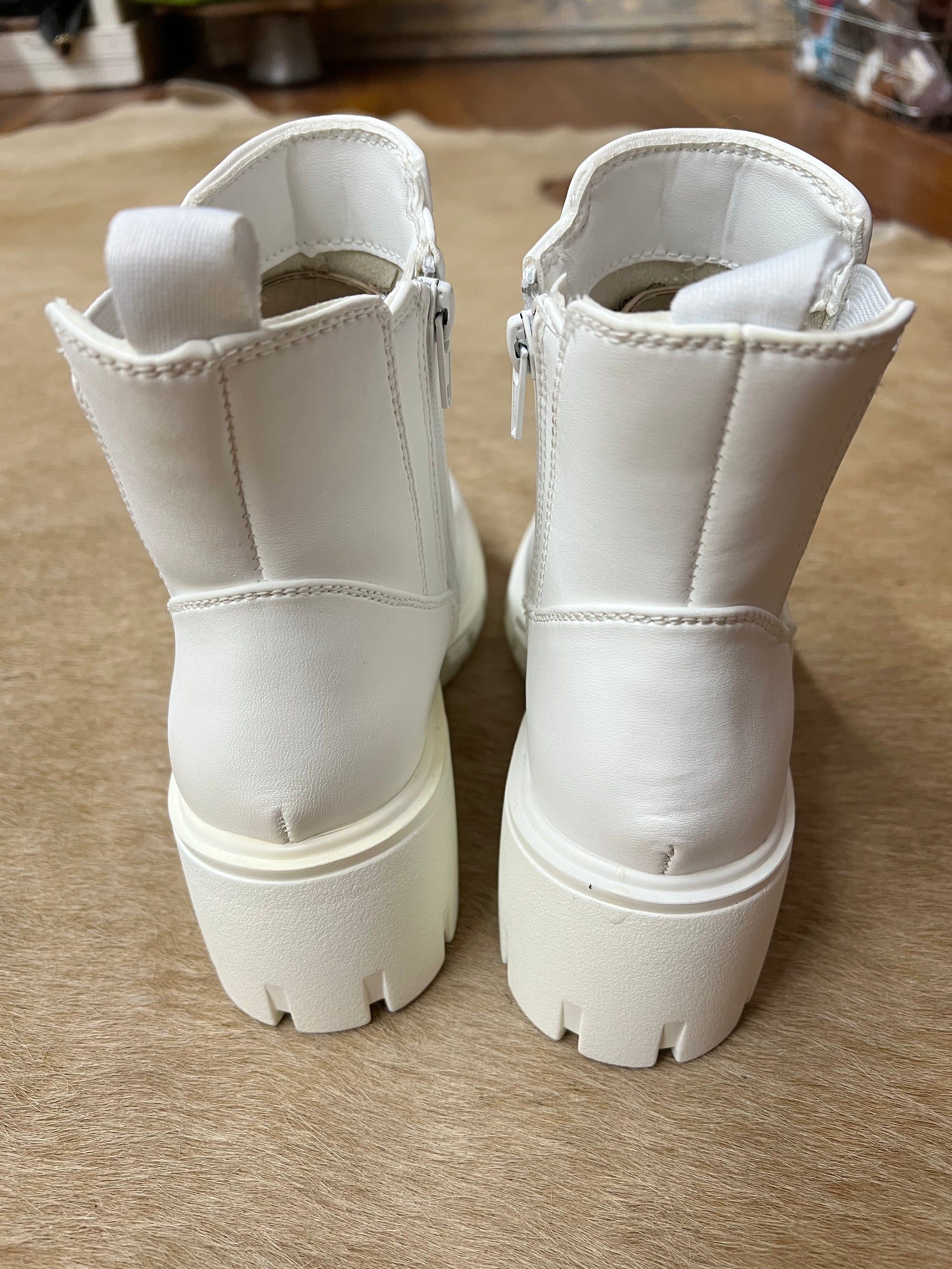 Very white boots best sale